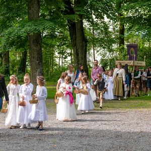 Erstkommunionkinder bei der Fronleichnamsprozession