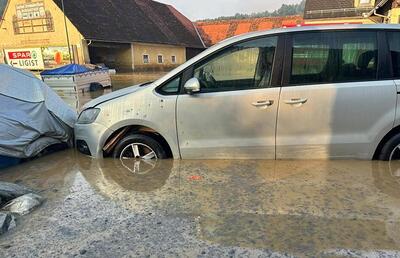 Beim Hochwasser im Ortszentrum von Krottendorf wurde auch eine KFZ Werkstätte überflutet. 