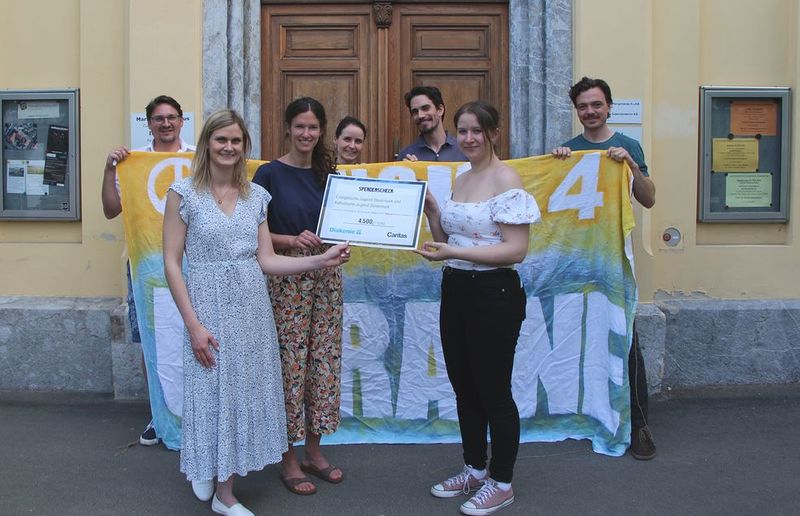 Katholische Jugend Steiermark Foto v.l.n.r.: Reini Zarfl, Lisa Nöres (Diakonie), Katharina Fink (Caritas), Lucia Maier, Anton Tauschmann, Elisabeth Grangl, Dominik Knes