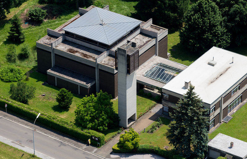  Die Kirche wurde 1967 nach den Plänen des Architekten Ferdinand Schuster erbaut.