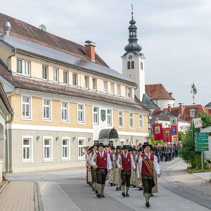 Die Marktkapelle begleitete die Fronleichnamsprozession musikalisch