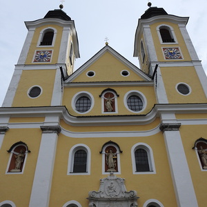           Dekanatspfarrkirche Maria Himmelfahrt in St. Johann