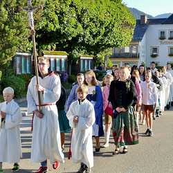 Auf dem Weg zur Kirche