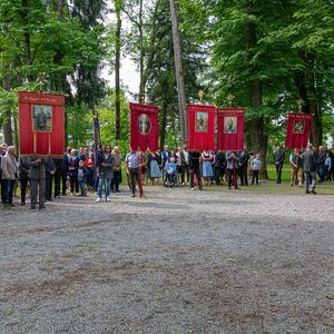 Fahnen der Ortschaften bei der Fronleichnamsprozession