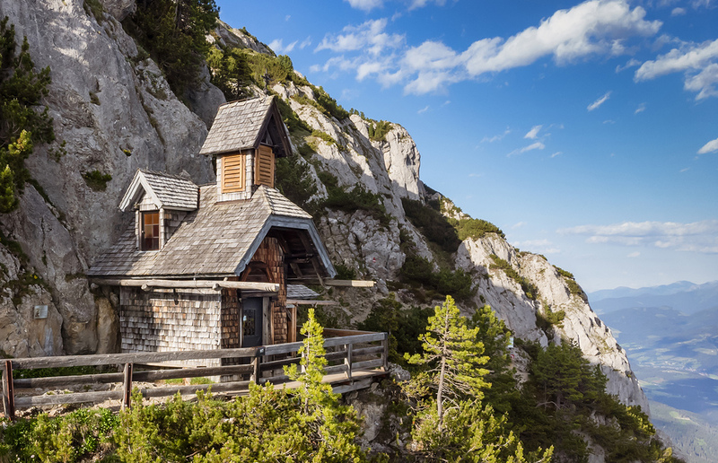 ORF Schöttl Ein gutes Foto vom Friedenskircherl zu schießen ist gar nicht so einfach. Der Wanderweg führt nur seitlich zum Kircherl.