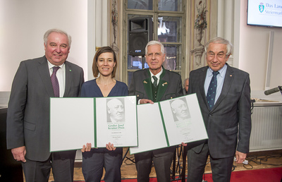 Preisträger des Großen Krainer-Preises: Pia Hierzegger und Franz Küberl mit LH Hermann Schützenhöfer und dem Präsident des Gedenkwerkes, Gerald Schöpfer