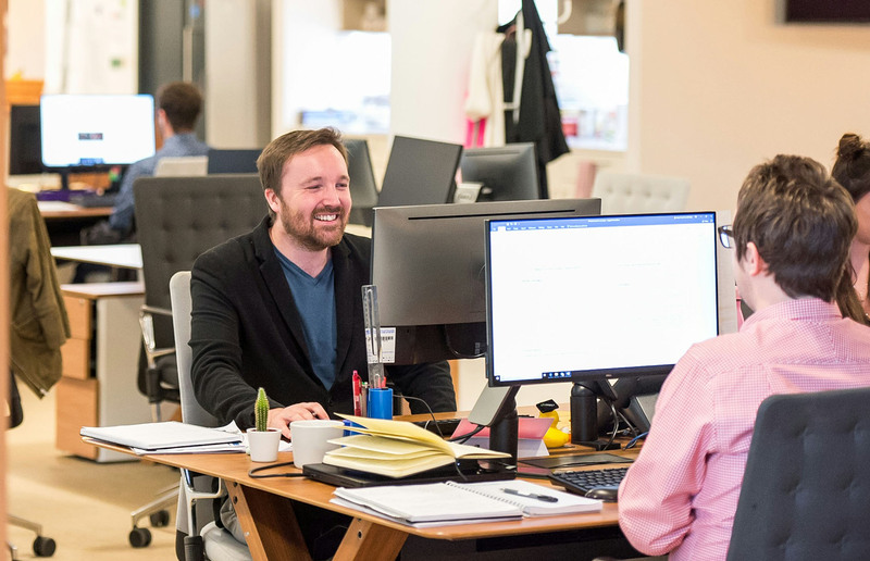 Ausschnitt von arlington-reserearch-WMdtbs@5ouA-unsplash Mit Unterstützung bei Weiterbildung und Arbeitsuche zu erfüllender Arbeit