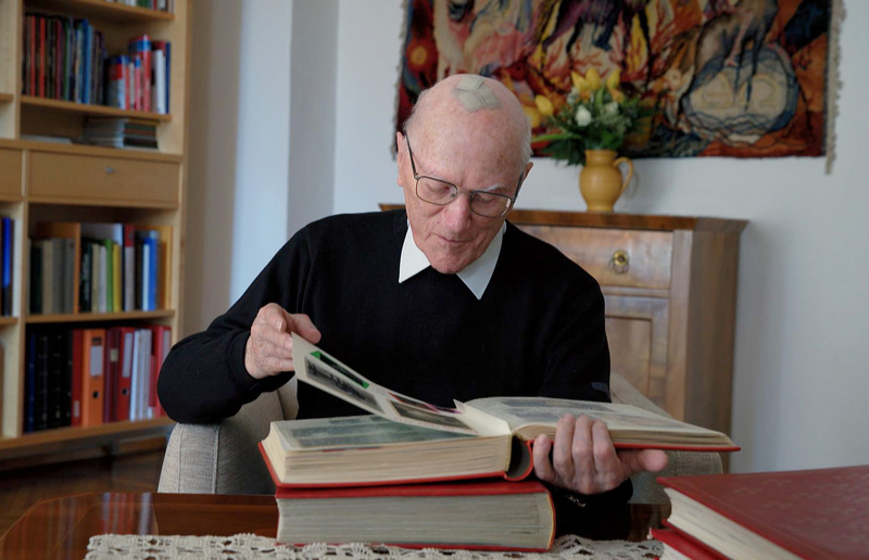 2025 Posch TV, Ursula Merzeder ORF 2 sendet am Abend des Ostersonntag um 19.52 Uhr die Feierabend-Ausgabe 'Das Geheimnis des Hundertjährigen' mit Leopold Städtler