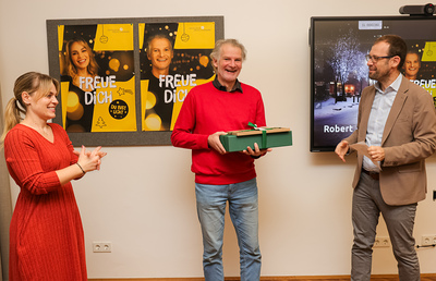 Helmut Schmidt (re), Leiter des Prozessbereichs Kommunikation, bei der Präsentation der Kampagne mit Robert Hautz und Beatrice Reicher.