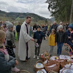 Speisensegnung in der Pfarrkirche und bei der Naturfreundekapelle