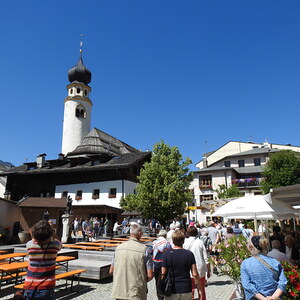           Blick auf die Pfarrkirche