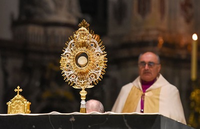 Am Ende des Jahres wird in der Eucharistischen Anbetung Gott gedankt