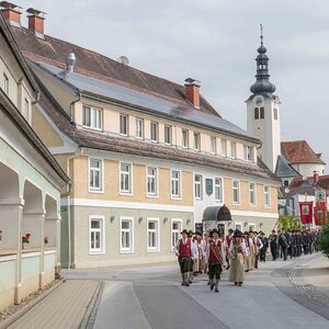 Die Marktkapelle begleitete die Fronleichnamsprozession musikalisch