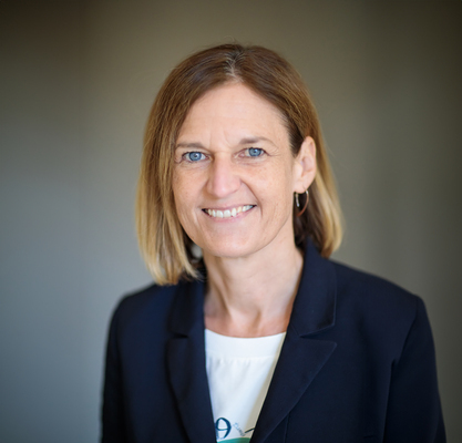 SONNTAGSBLATT, Gerd Neuhold Edith Wieser, Leiterin der Kirchenbeitragsorganisation im Gespräch