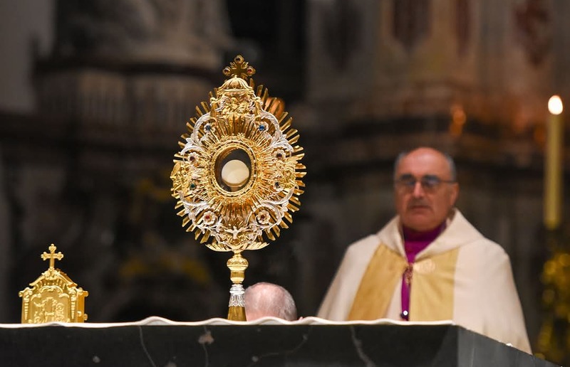 Am Ende des Jahres wird in der Eucharistischen Anbetung Gott gedankt