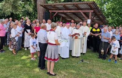 Bei der Glockenweihe vor Beginn der Messe