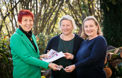 Schlüsselübergabe im Haus der Frauen: Anna Pfleger (links) geht, Ulrike Pacnik-Lueger und Sabine Gollmann übernehmen.