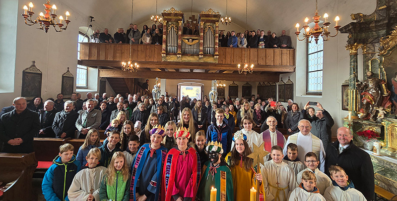 nach der Festmesse in der Pfarrkirche von Krakauebene