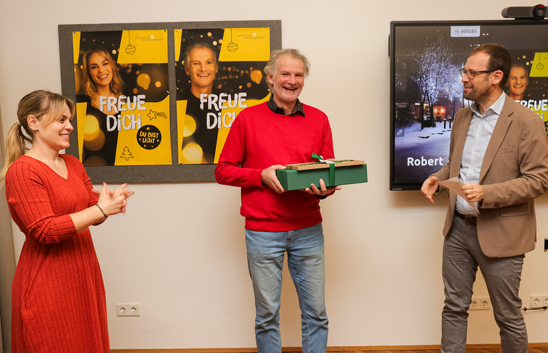 Helmut Schmidt (re), Leiter des Prozessbereichs Kommunikation, bei der Präsentation der Kampagne mit Robert Hautz und Beatrice Reicher.